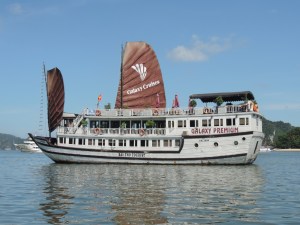Cruisin' HaLong Bay